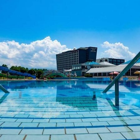 Hotel Hills Sarajevo Congress & Thermal Spa Resort Ilidža Εξωτερικό φωτογραφία The pool at the hotel