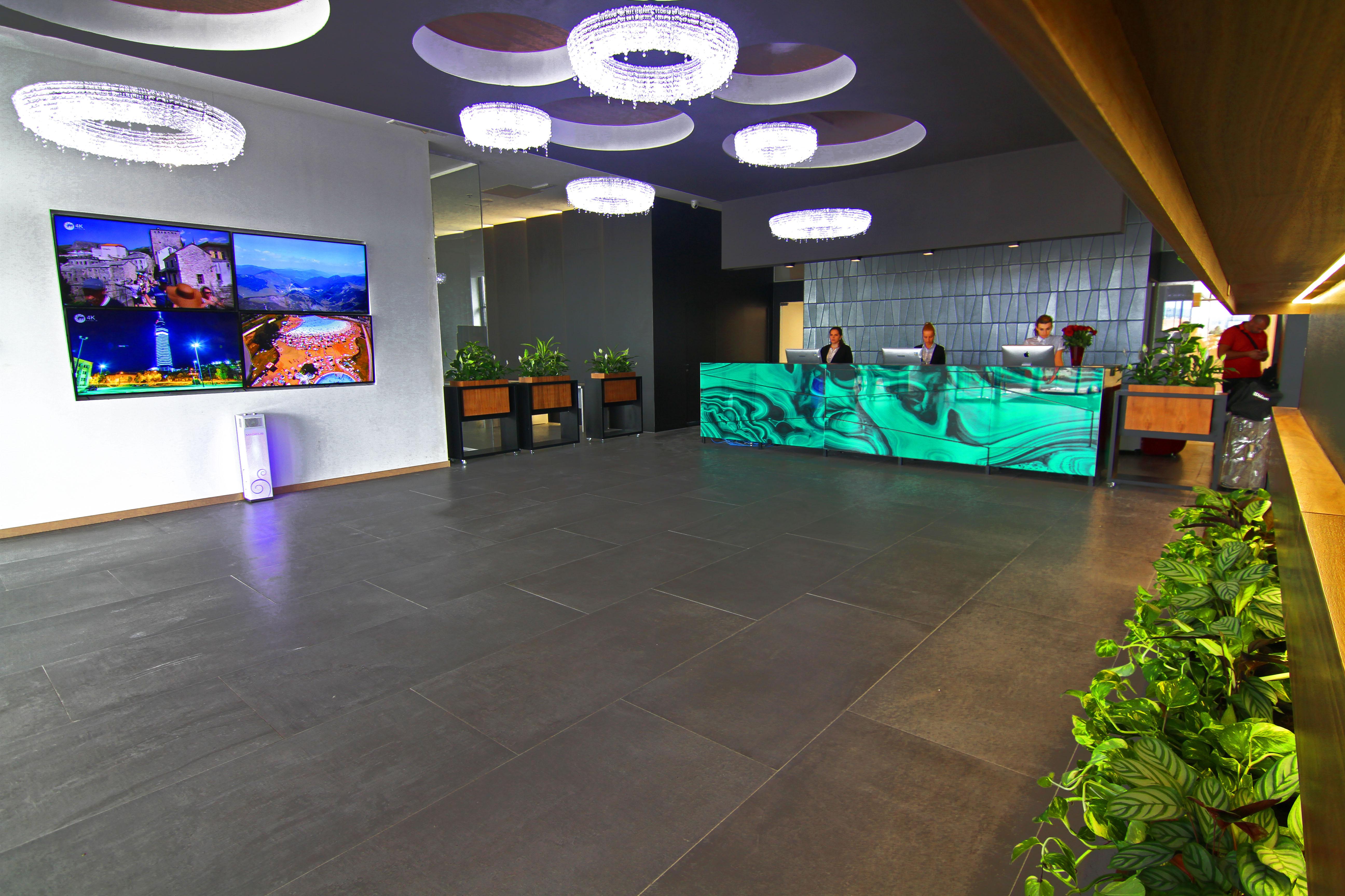 Hotel Hills Sarajevo Congress & Thermal Spa Resort Ilidža Εξωτερικό φωτογραφία The lobby of the airport
