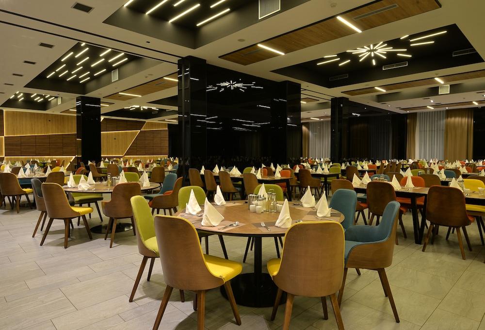 Hotel Hills Sarajevo Congress & Thermal Spa Resort Ilidža Εξωτερικό φωτογραφία The interior of the restaurant