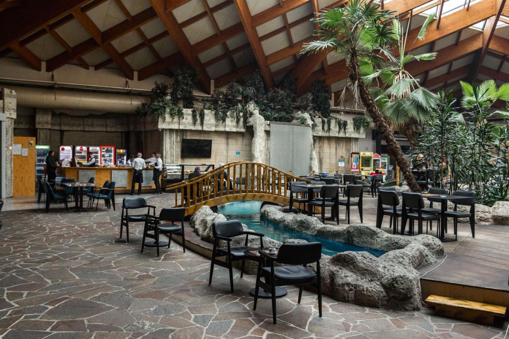 Hotel Hills Sarajevo Congress & Thermal Spa Resort Ilidža Εξωτερικό φωτογραφία The interior of the terminal