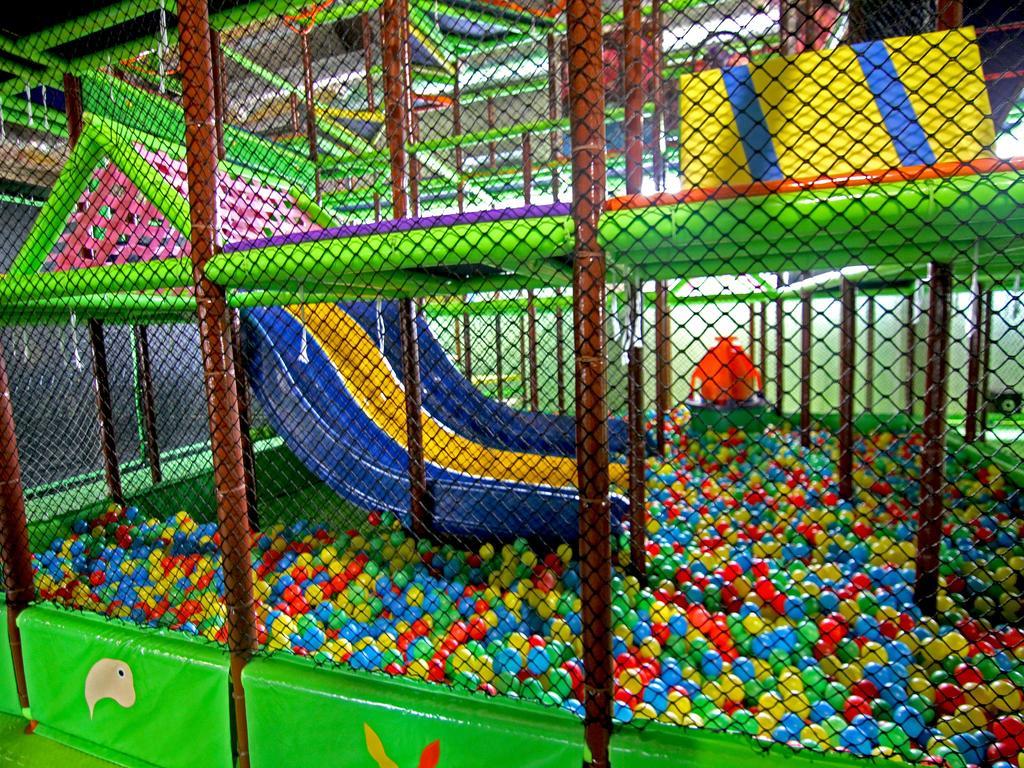 Hotel Hills Sarajevo Congress & Thermal Spa Resort Ilidža Εξωτερικό φωτογραφία An indoor playground