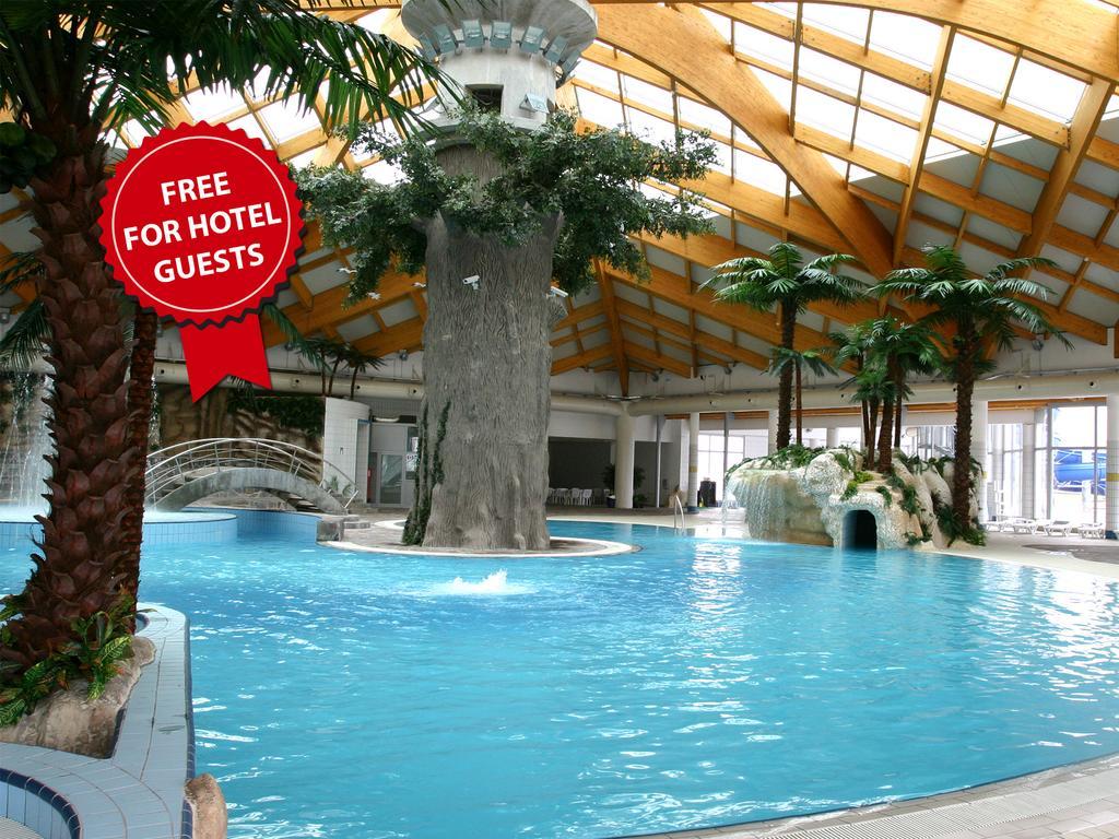 Hotel Hills Sarajevo Congress & Thermal Spa Resort Ilidža Εξωτερικό φωτογραφία The swimming pool at the hotel